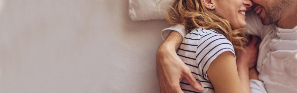 Un couple au lit